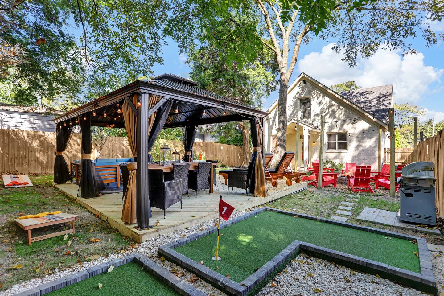 Retro Memphis Game House! Mini Golf, Fire Pit!