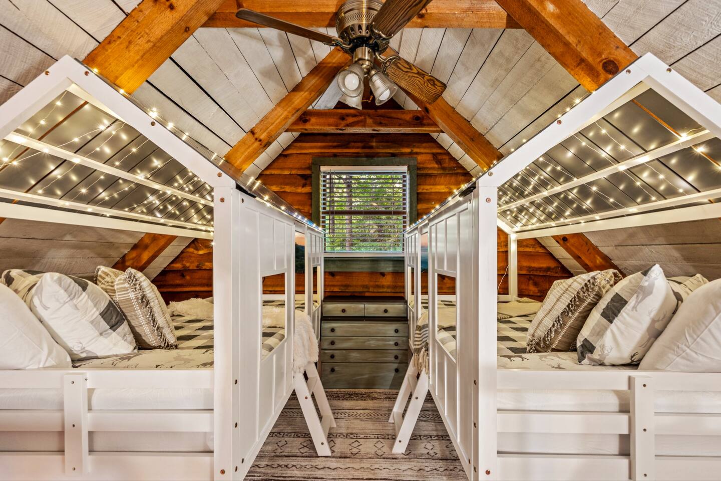 Fall Foliage! HotTub, Pool, Theater, XBox, KidRoom