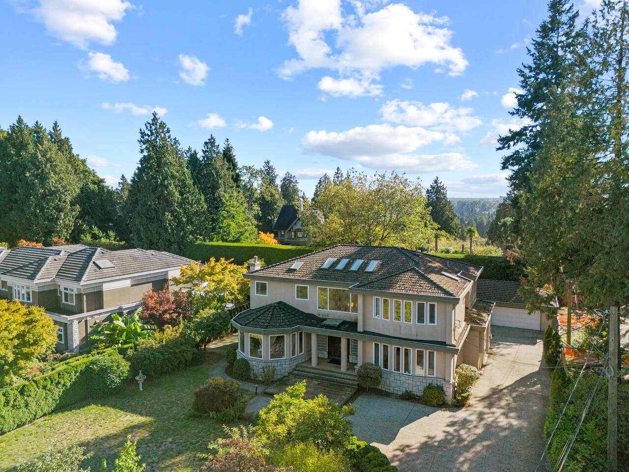 "NEW"Grand Vancouver Getaway–Spacious 6BR + HotTub