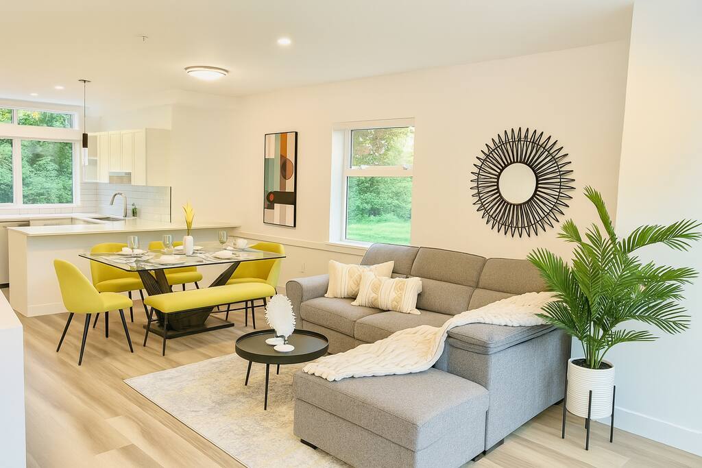 "NEW" Stylish Garden Townhouse