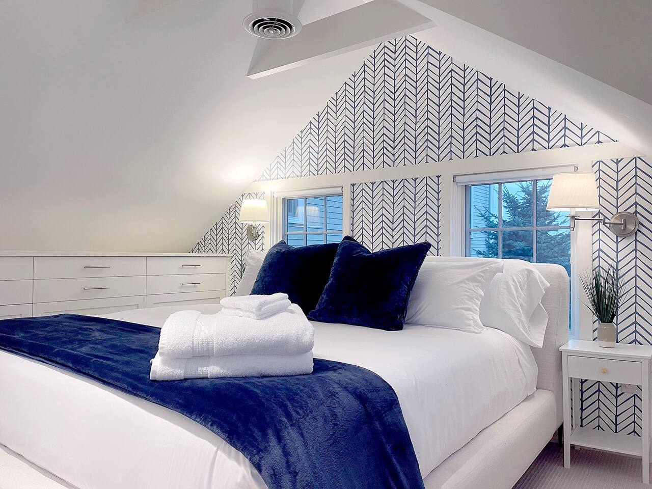 Boat House, Near Shops, Covered Deck & Courtyard