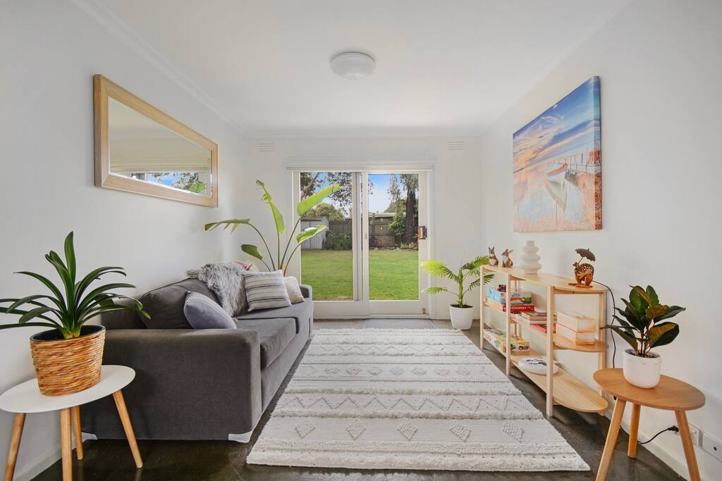 Modern Comfort Close to the Surf Coast