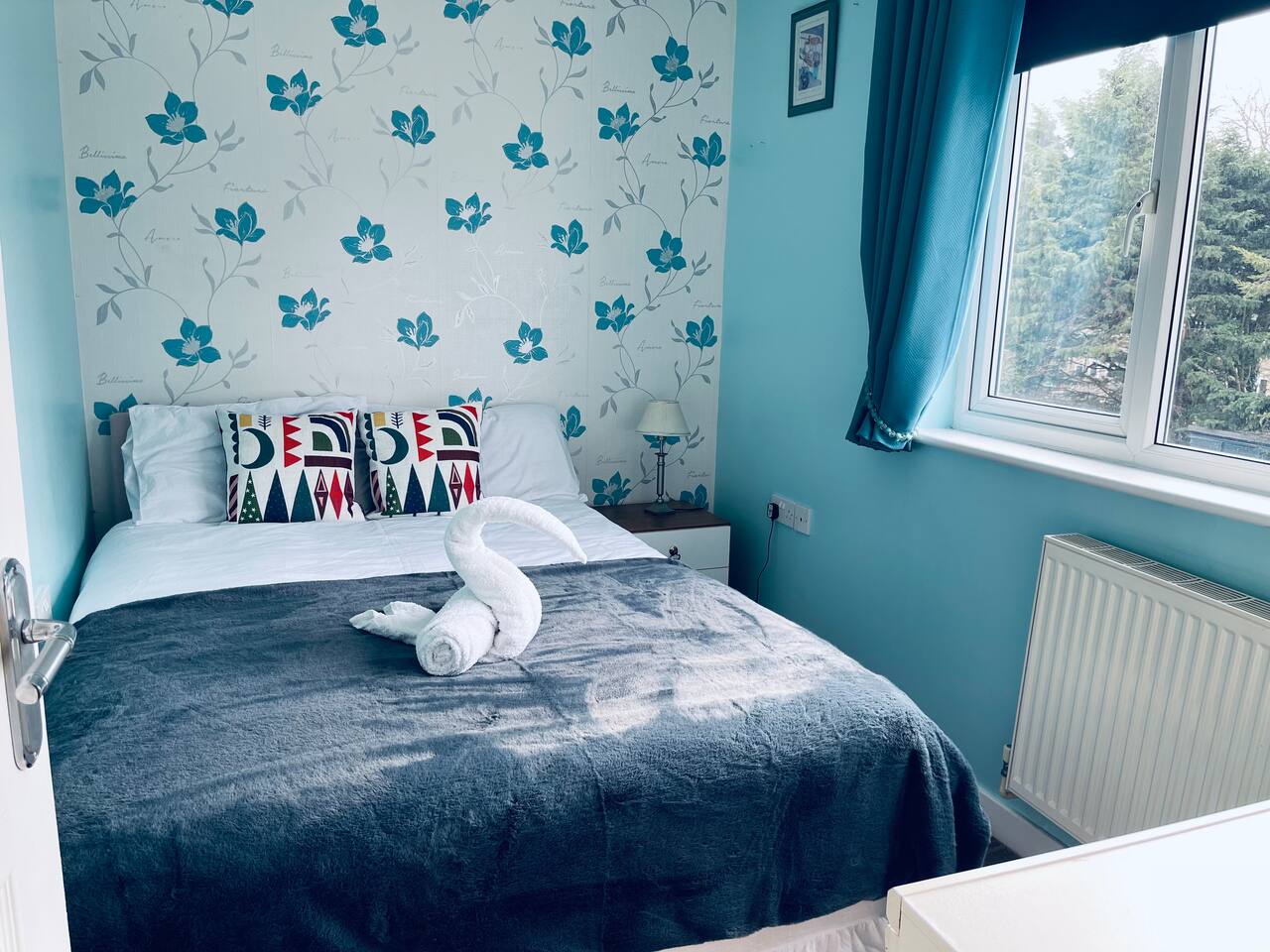 Huntingdon 6 beds Free parking. USAF welcome