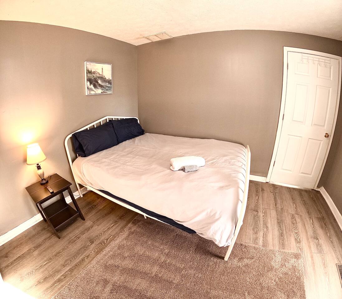 City Lights Hideaway-Private Bedroom #2 DT Indy