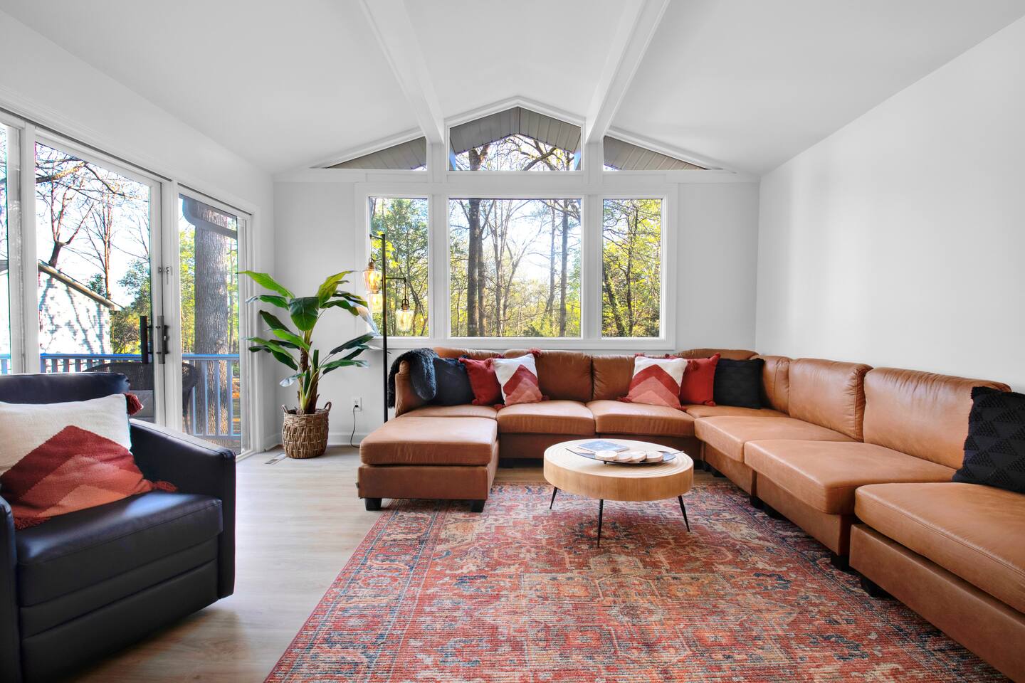 Walk to Paris Mtn State Park/King beds/Firepit