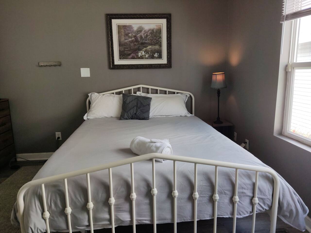 City Lights Hideaway-Private Bedroom #3 DT Indy