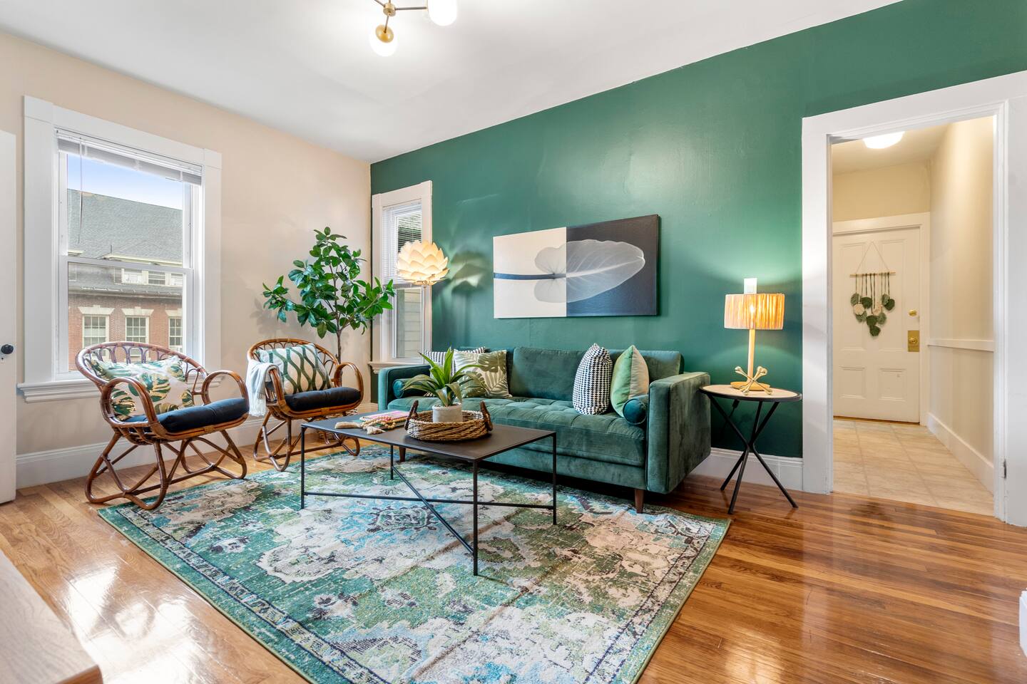 Downtown Beverly|KING BED|Minutes to Salem+Train