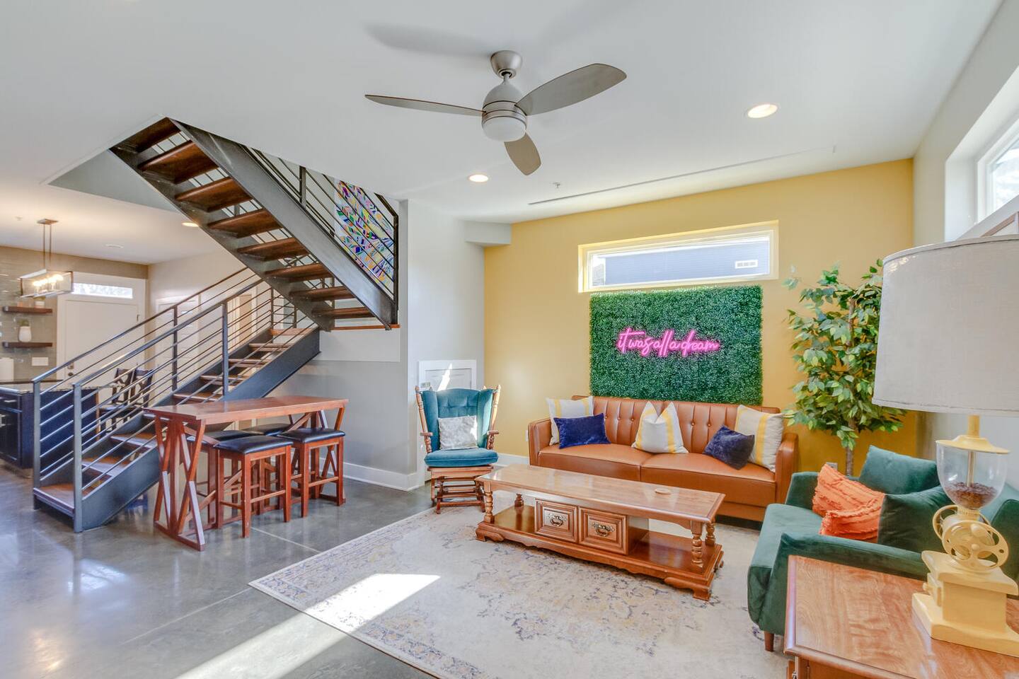 Dreamin' in East Nash! Parking! 10 min ->Downtown!