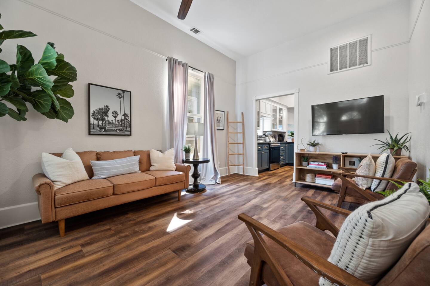 Chic 3-Bedroom Oasis: Minutes from Downtown Sac!