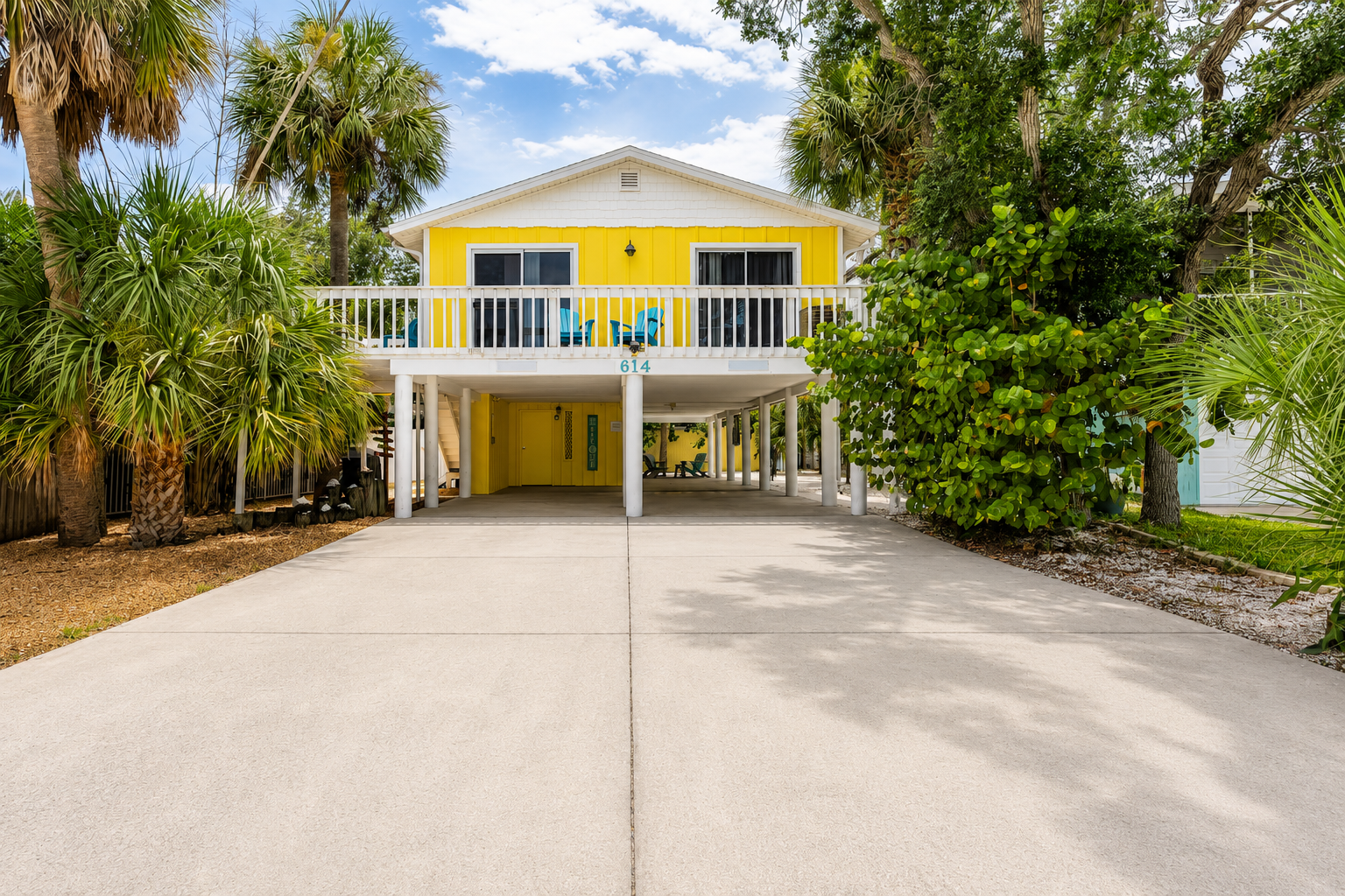 2 Blocks To Beach: Walk to Restaurants & Bars-2BR