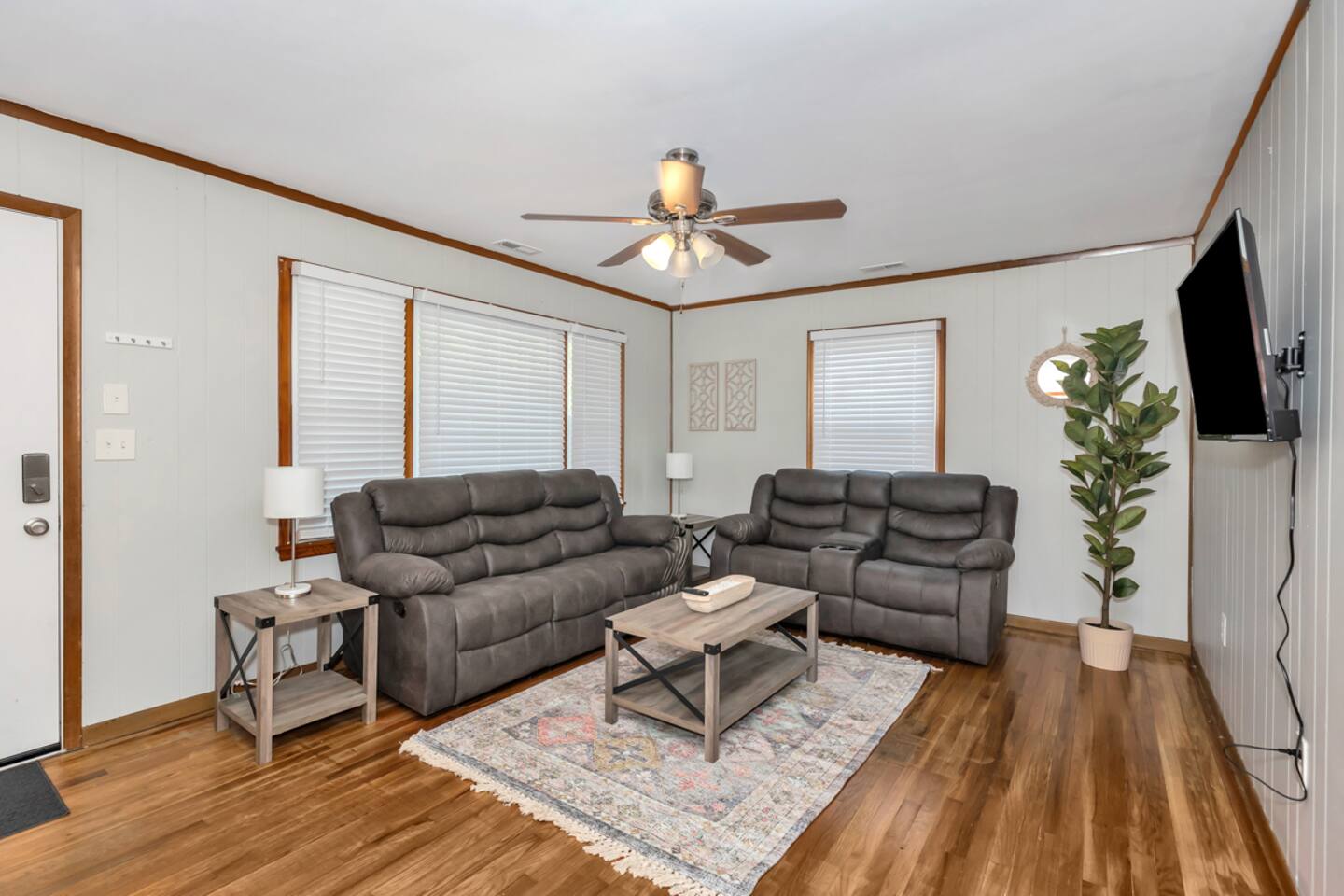 Quaint 2 bedroom with an Office