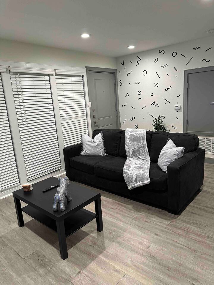Houston Hideout | Sleek 1-BR Apt | Urban Haven