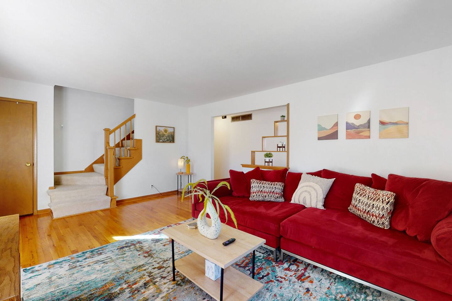 • Lively Cottage 2 King Beds 5 Bed 2 Bath •