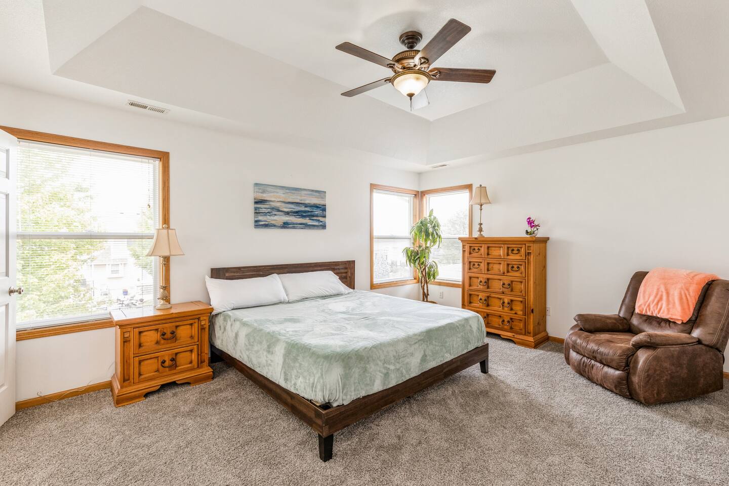 •5 bedroom 2 full bath stay in Paradise King bed•