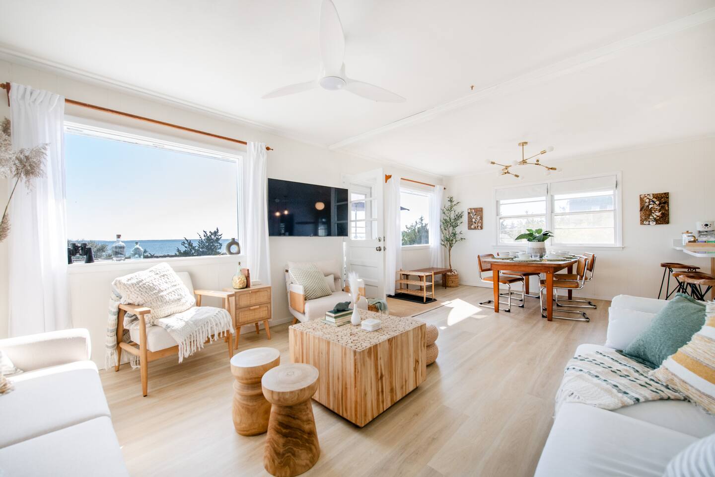 Charming Bungalow on the Bay