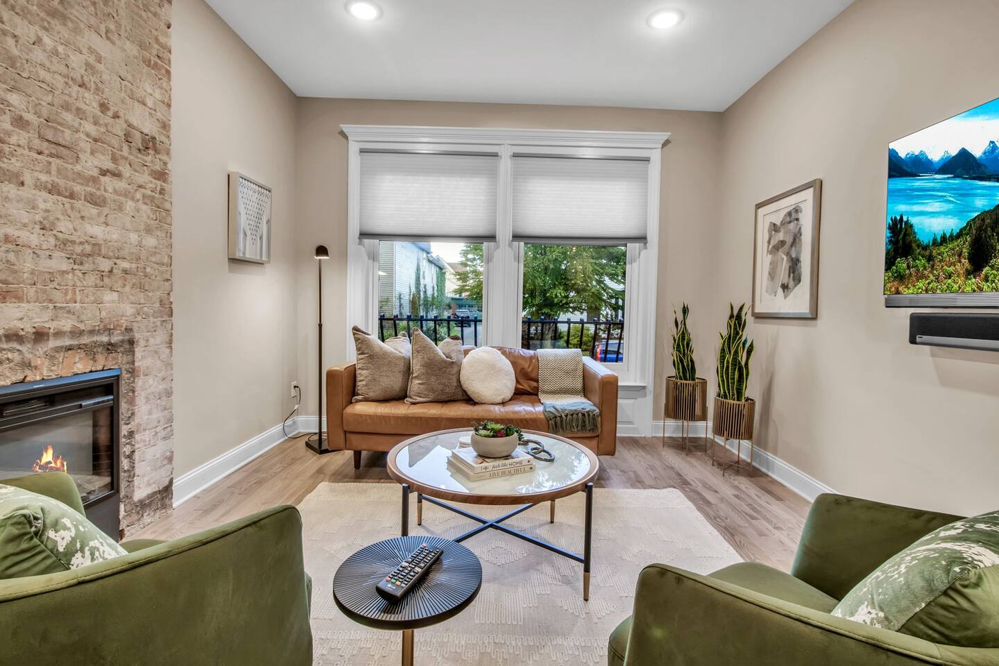 Huge Chic Central Laundry Office