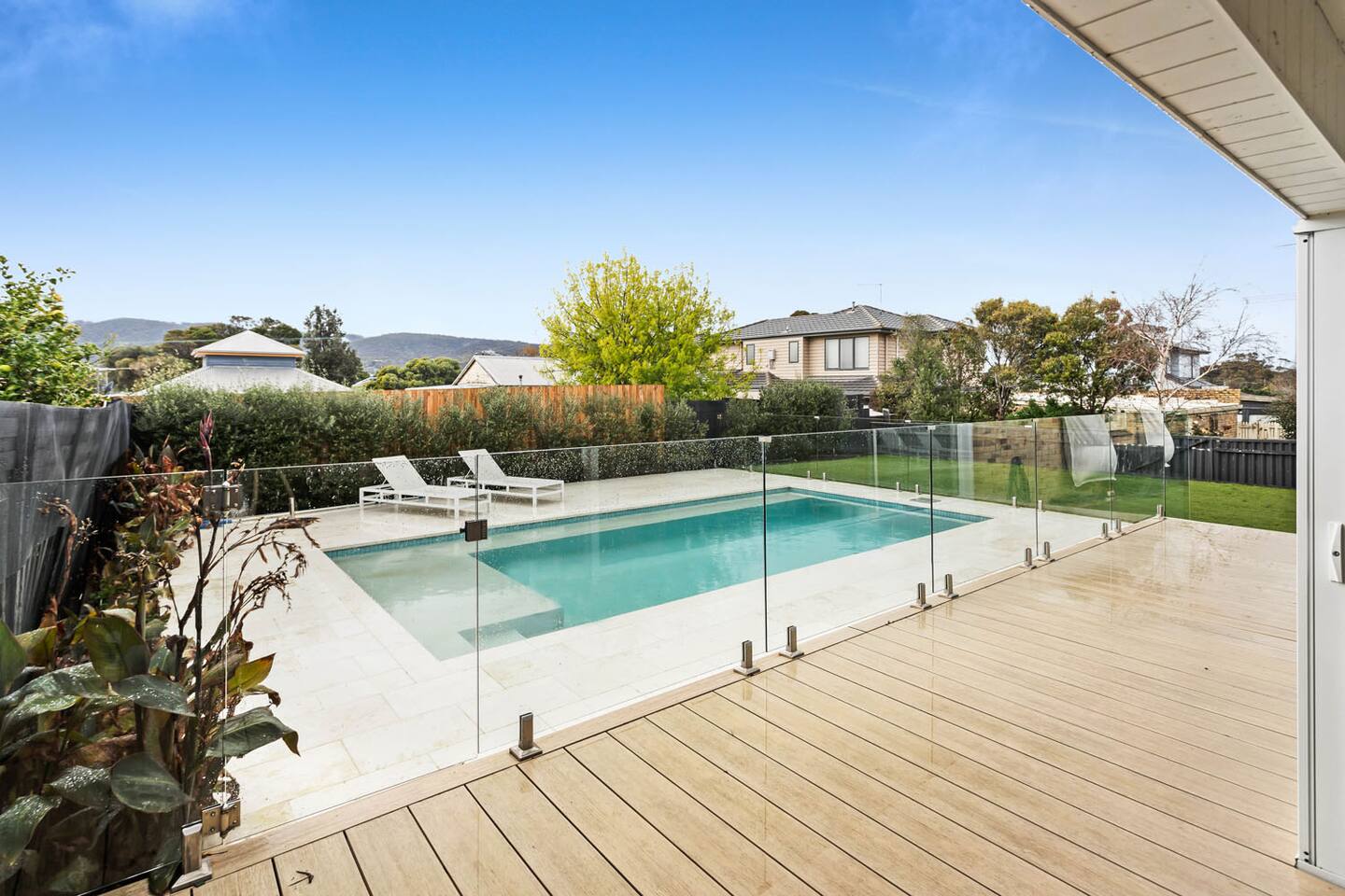 The Family Beachside Escape by Ready Set Stay - HOUSE & GUEST HOUSE