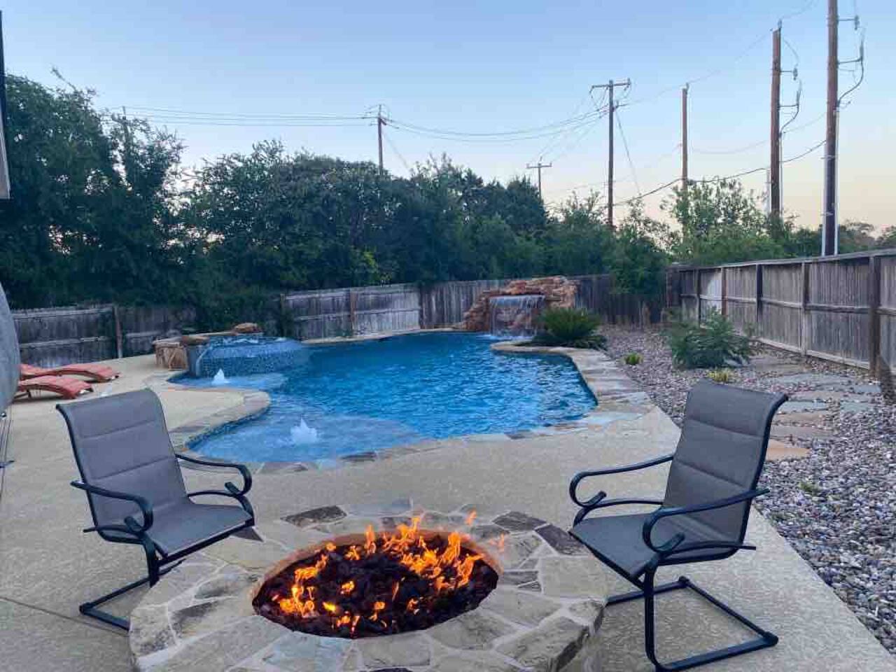 Lxry 5 BR, Large Heated Pool/Spa, Fire Pit (Al)