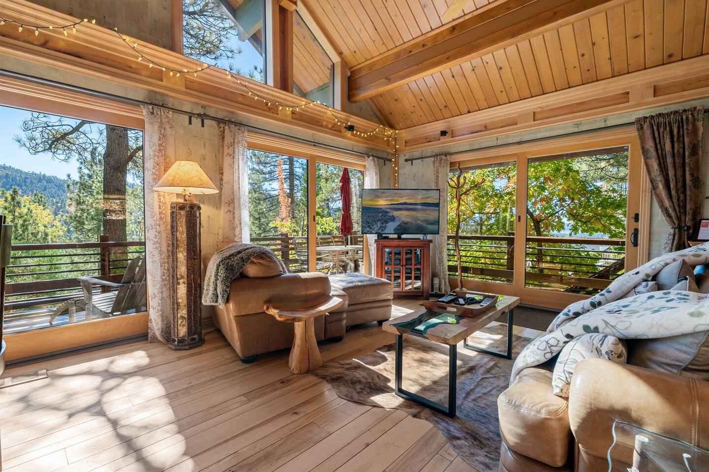 Unique Artisan Retreat, Gorgeous Views, Hot Tub