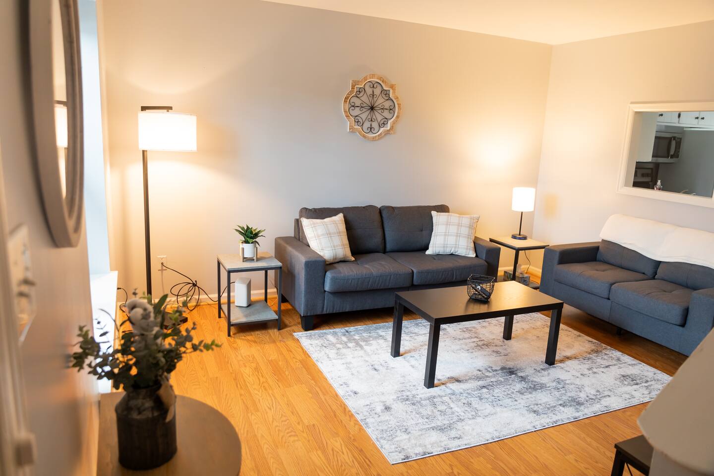 The Gray House - Only 4 Minutes From LU