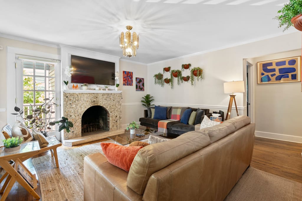 5 Bedrooms - Commonwealth - King Beds