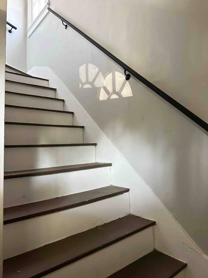 Rotherwood Roost / 2BR/1BA Apartment near UE