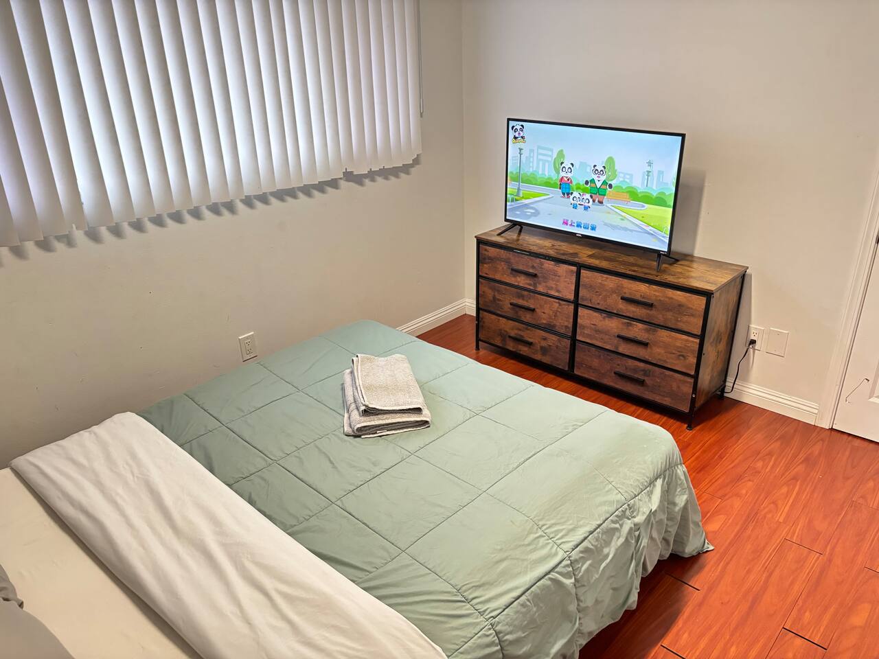 Charming 3BR Retreat near Disneyland Downtown LA!