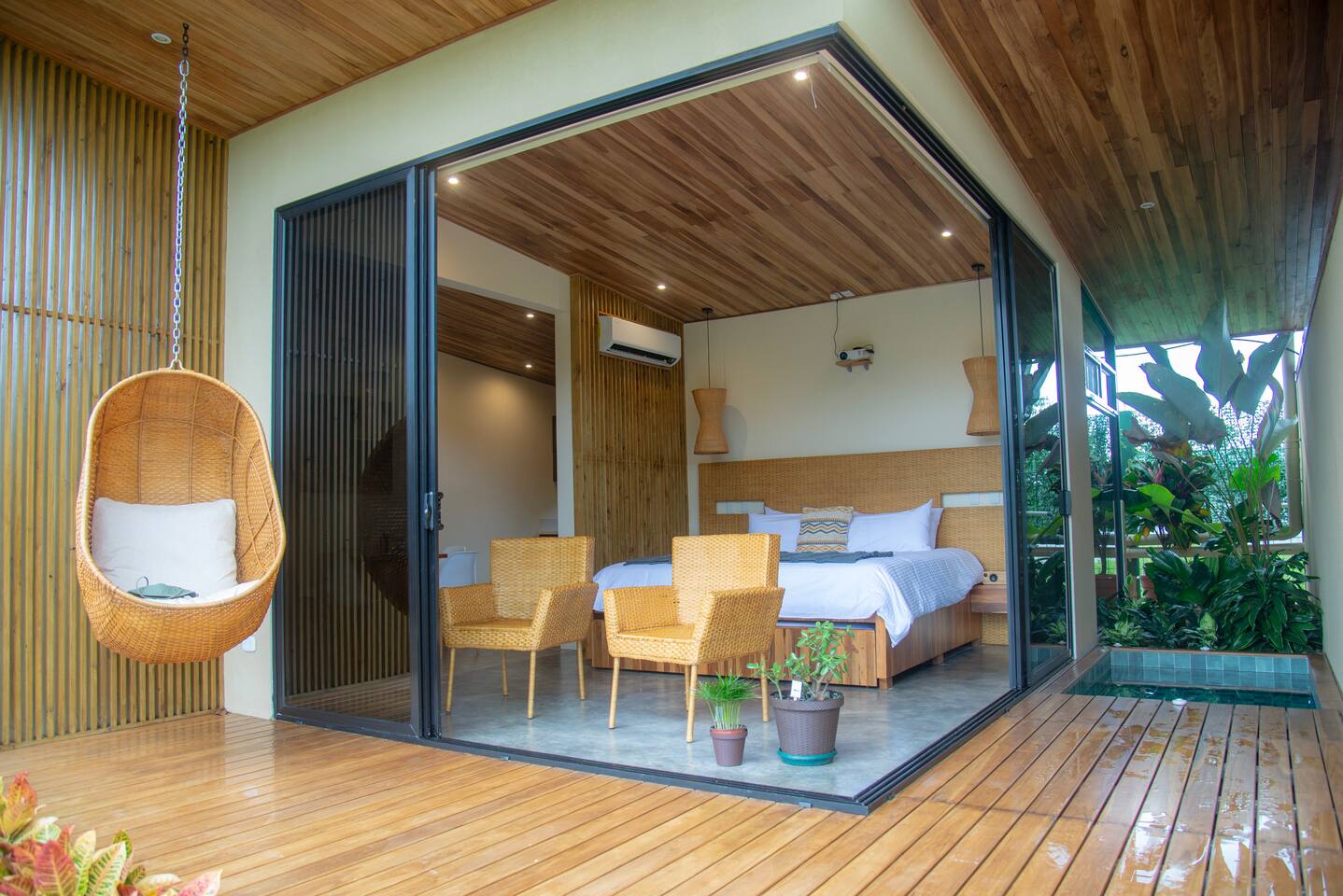 Charming Villa with Hot Tub