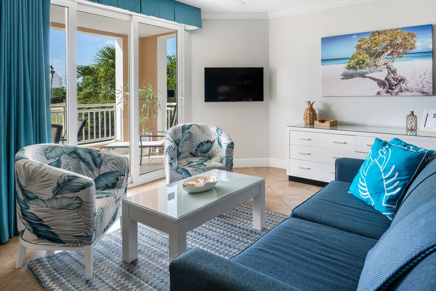 Large Studio, Beach & Golf Resort Condo.