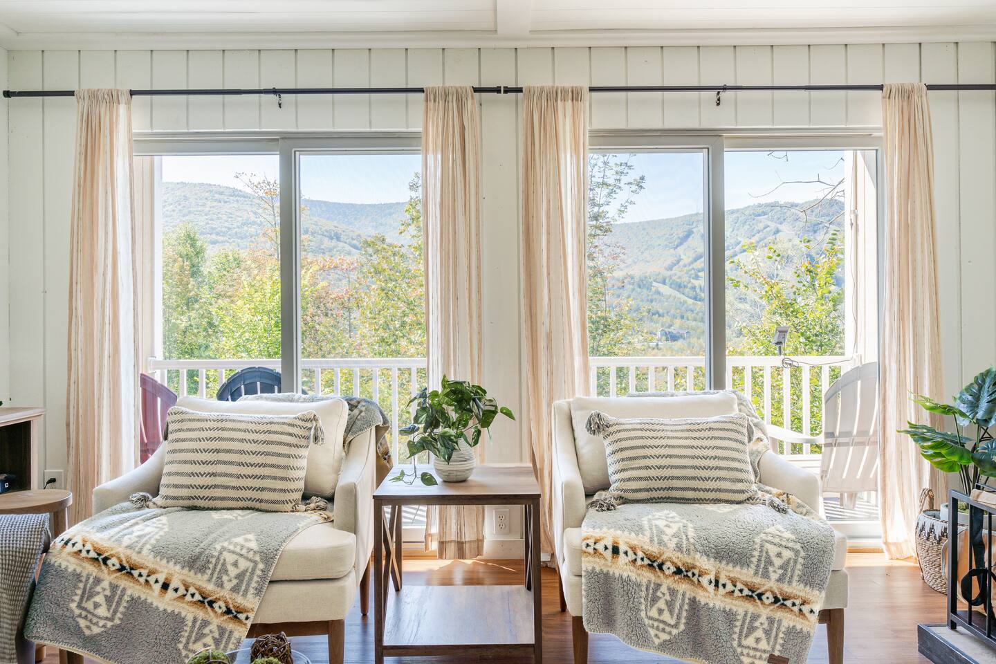 Mountain Mama at Hunter Mountain | Gorgeous Mountain View | Ski/Wi-Fi/Wood Stove/Pool