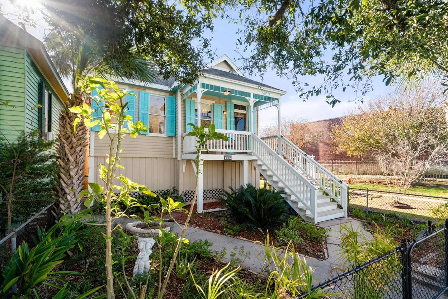 Walk to the Beach, Historic Cottage