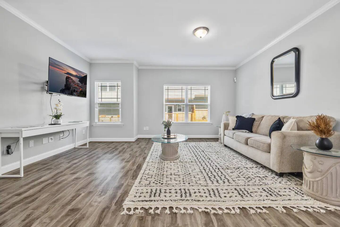 Garage w/ Veranda & Washer + Dryer