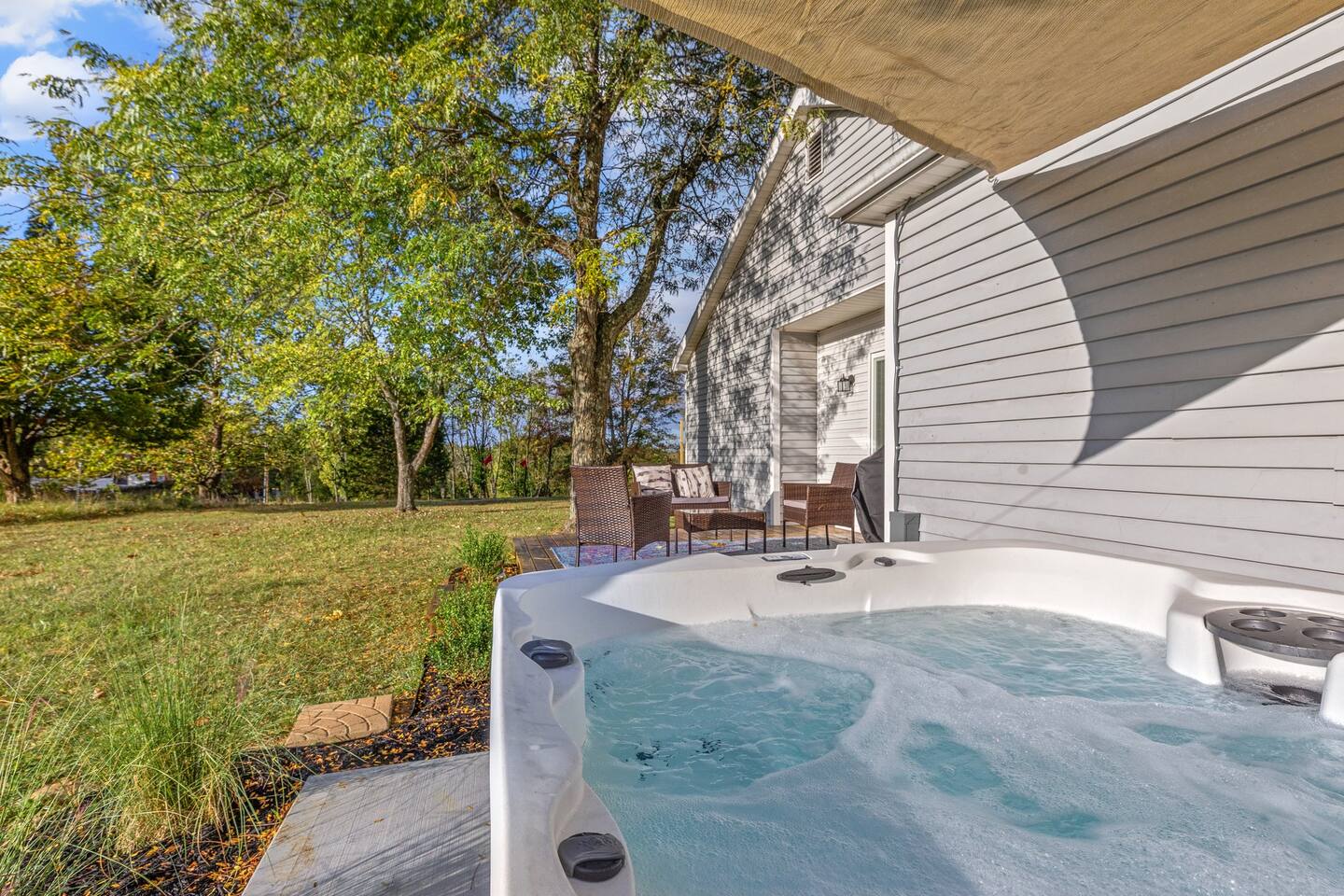 The Luxe/Hot Tub/Putt Putt/10 Miles Shaker Village