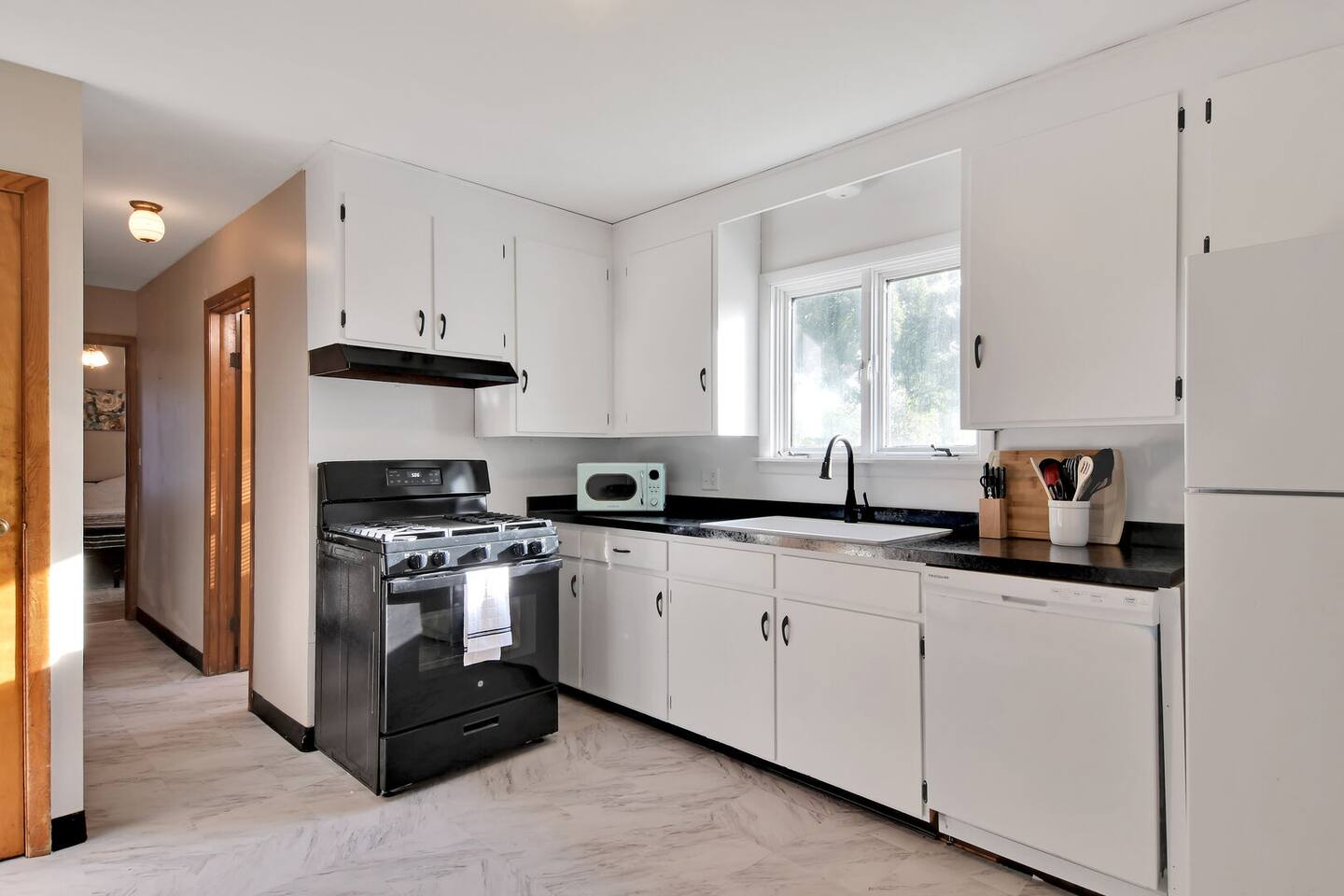 Comfort& Convenience 4 bdrm  home Buffalo/Niagara