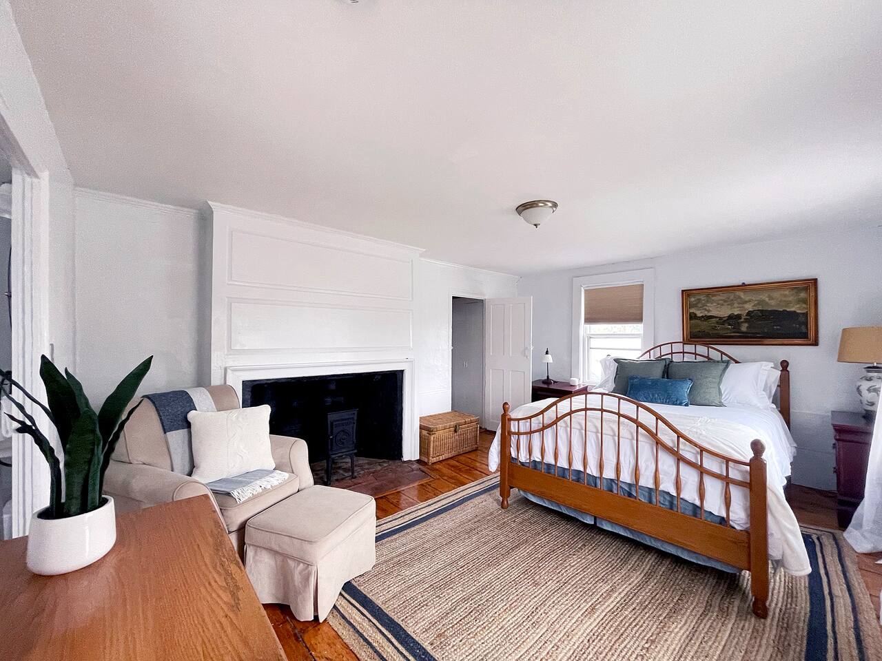 Antique Home Old Town MHD, Ocean Views, Shopping