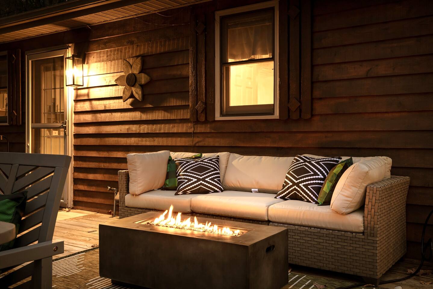 River access | hot tub | fire pit | BBQ | Dogs!