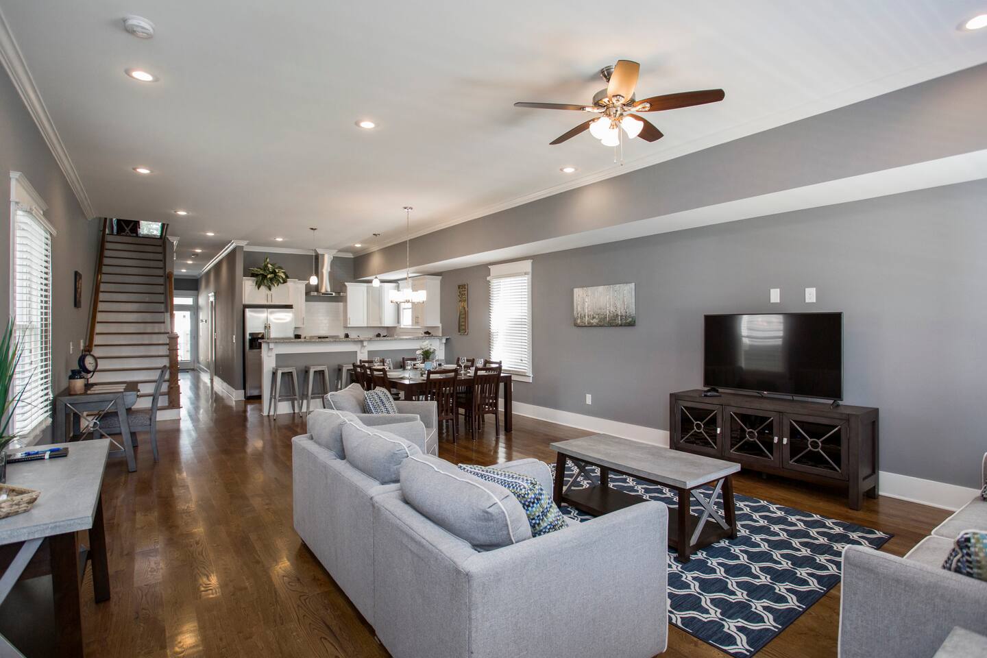 ** 4 Bedroom with Pool Table and Roof Deck