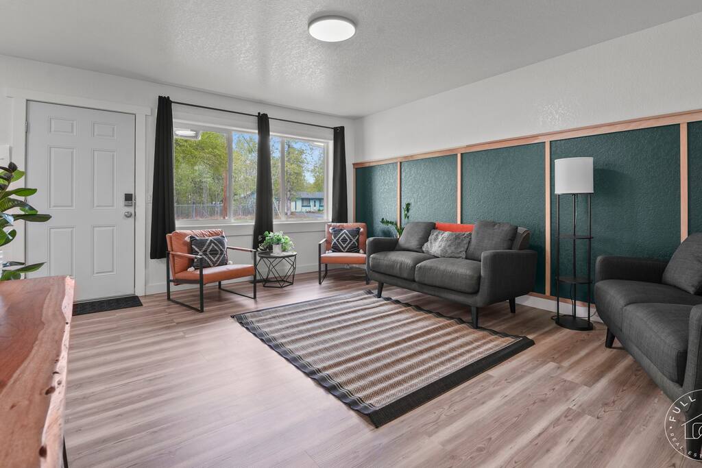 Near Downtown | CLEAN Unit | King Bed | Remodeled