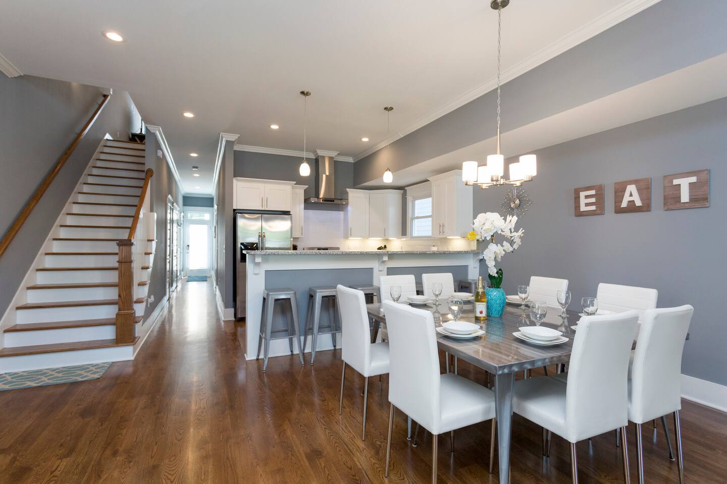 **LARGE HOME(S)* ROOF DECKS* CLOSE TO DOWNTOWN**