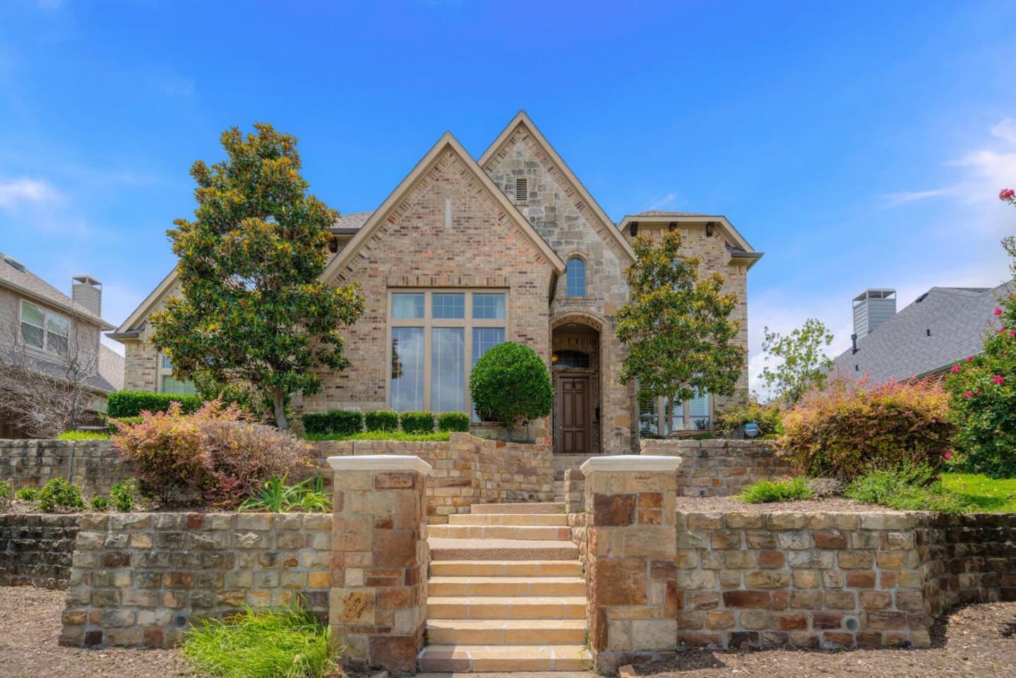 Grand Tuscan home w/ Pool and Spa, 5 Beds & Office