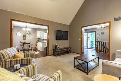 Austin DeBoer - Suburban Farmhouse rental in Overland Park