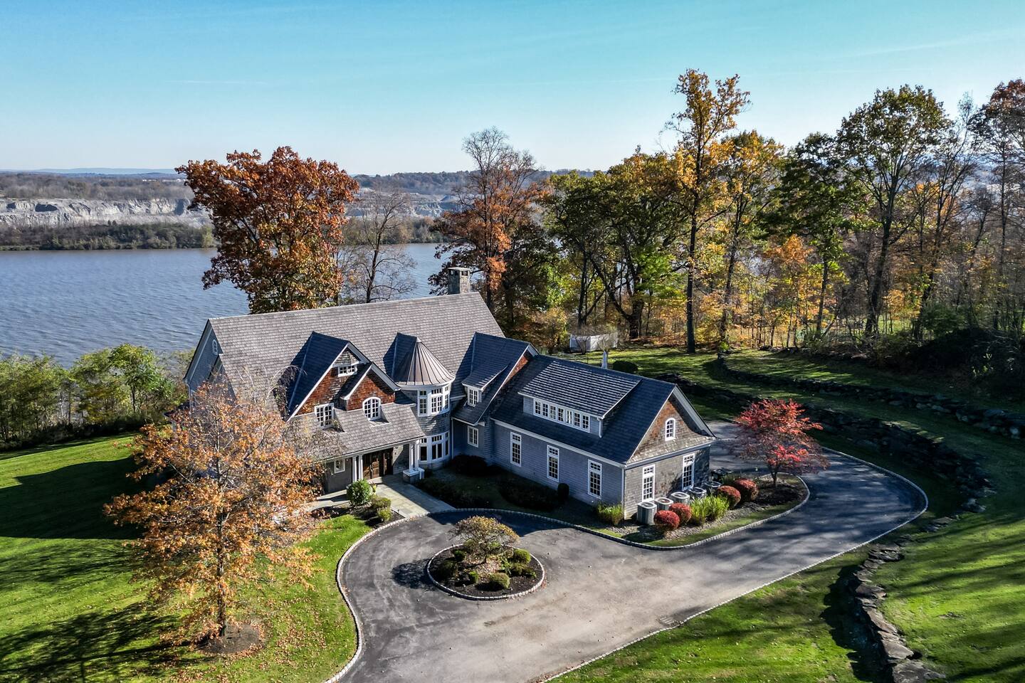 Hamptons on the Hudson: Pool, SPA, BBQ, Views!