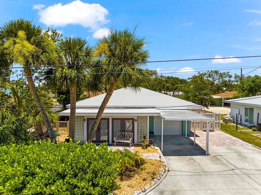 Beach Cottage. 2 Blocks to Nokomis Beach. 2BD/1BA