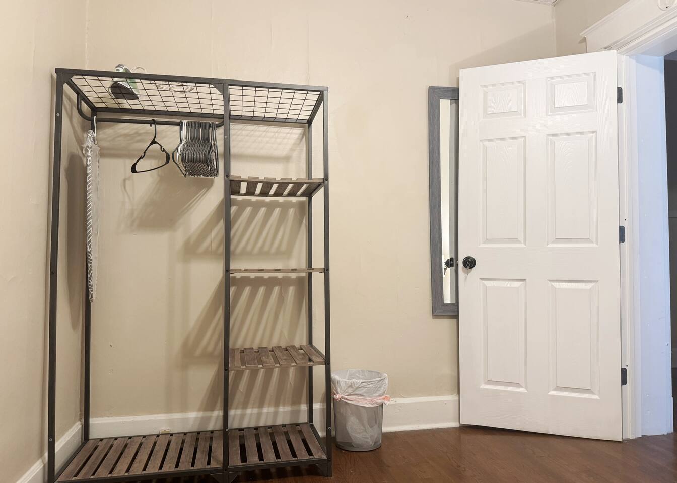 Steps from Riverfront Downtown EVV 1BD/1BA Apt