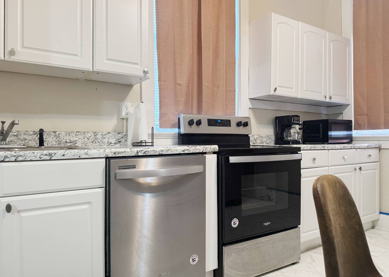 Steps from Riverfront Downtown EVV 1BD/1BA Apt photo 3