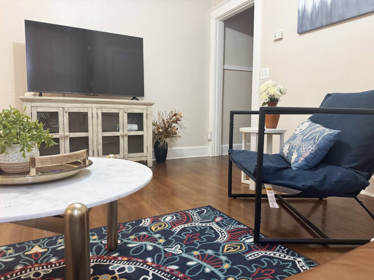 Steps from Riverfront Downtown EVV 1BD/1BA Apt