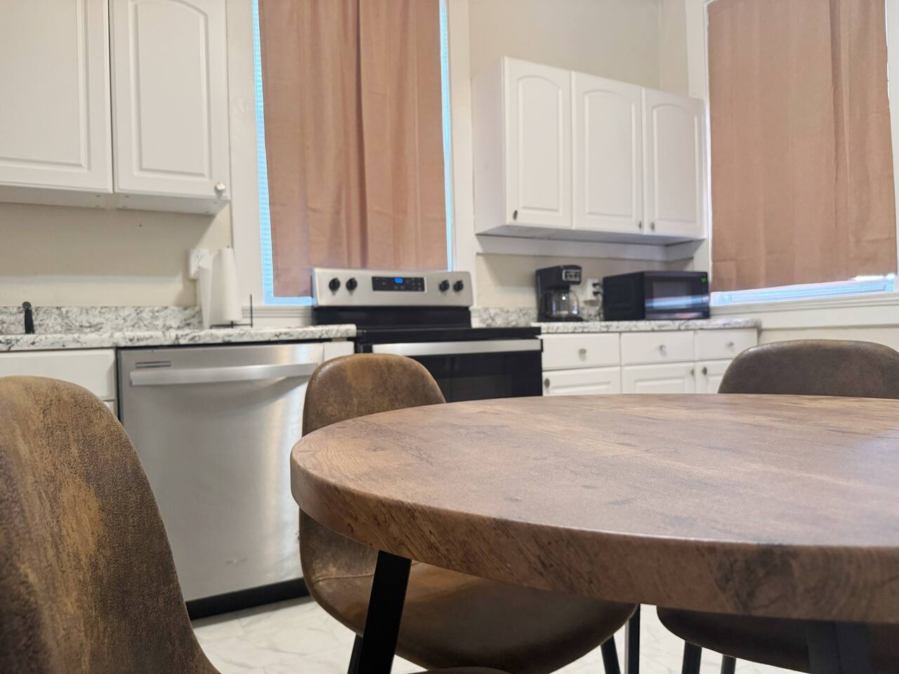 Steps from Riverfront Downtown EVV 1BD/1BA Apt photo 2