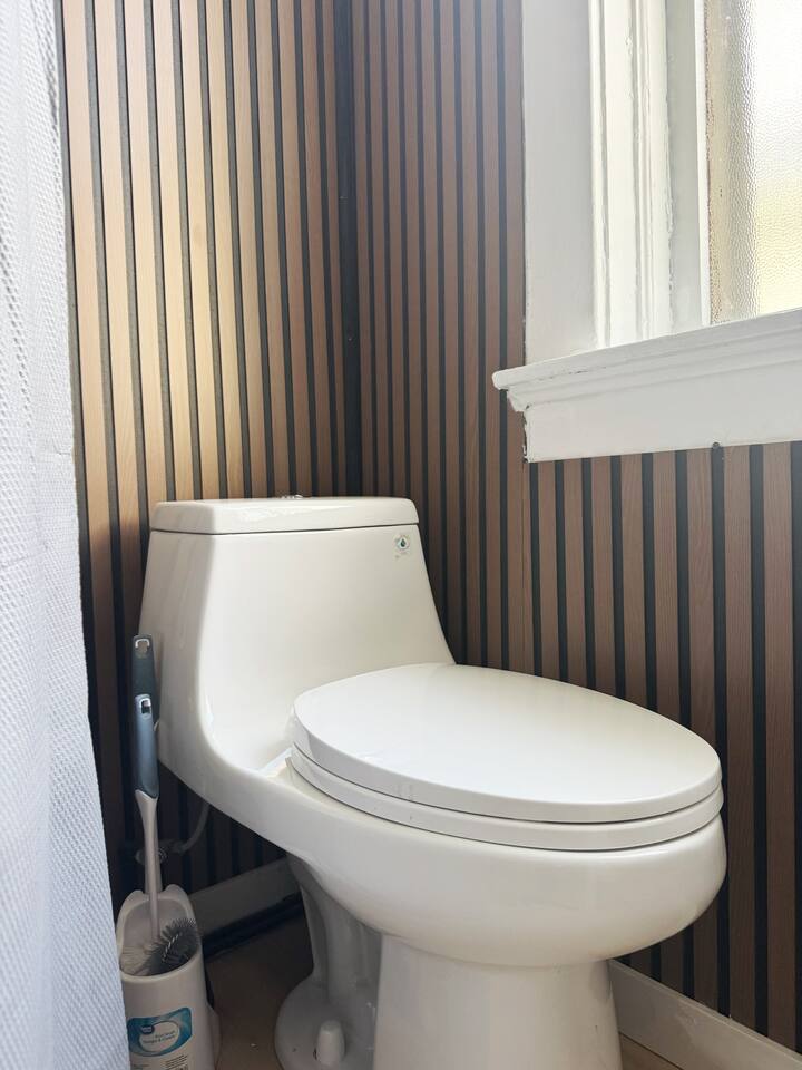 Steps from Riverfront Downtown EVV 1BD/1BA Apt