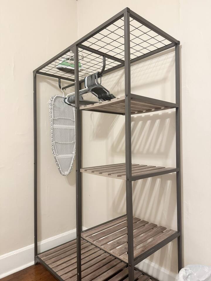 Steps from Riverfront Downtown EVV 1BD/1BA Apt