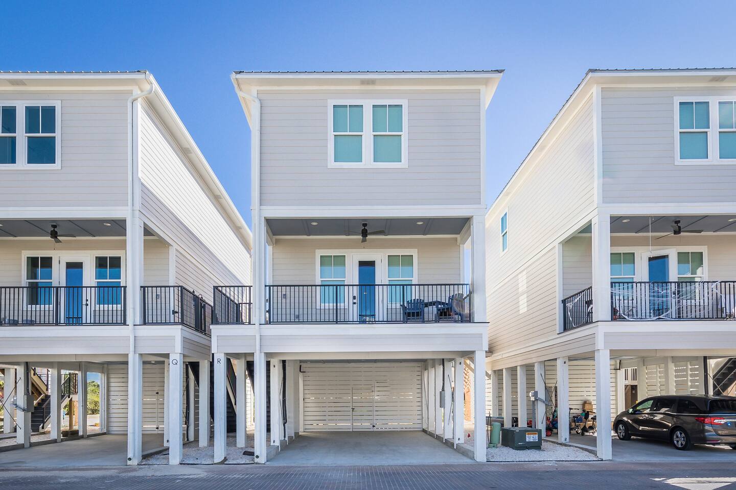 New Gulf Shores Home-steps to deed beach access